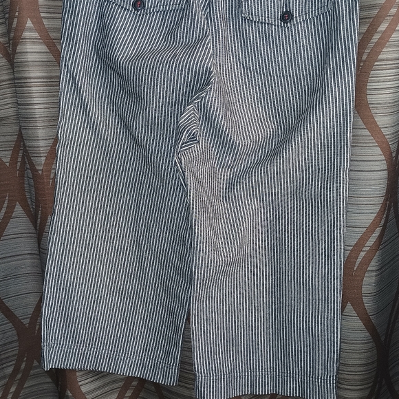 Woman size 8 in blue and white striped crop pants. Made by George and Martha - Picture 3 of 5